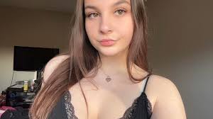 Hi everyone! My name is Olivia and I'm an experienced nanny with 4 years of  experience caring for children of all ages and stages, from newborns to  teens. I absolutely love helping