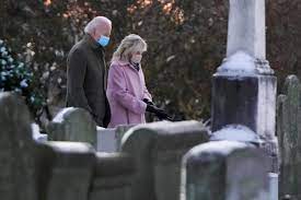 Neilia hunter biden died in a tragic traffic collision during the 1972 christmas holiday when she and her 3 children were driving to get a christmas tree. Joe Biden Visits Graves Of First Wife And Baby Daughter On 48th Anniversary Of Car Crash Cbs News