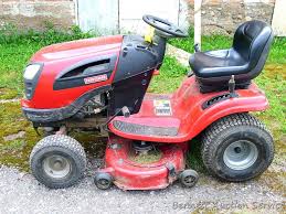 The craftsman yt3000 is a reliable, fast, relatively affordable garden tractor or riding lawnmower. Yt3000 Craftsman