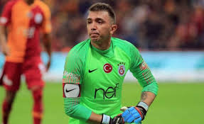 Kısa veya uzunkollu, baskılı, omuz ve dirsek korumalı, kalecilere özel harika formalar. Kucuk Dinlenme Tesisi Iyi Eglenceler Muslera Formasi Senderismoburgos Com