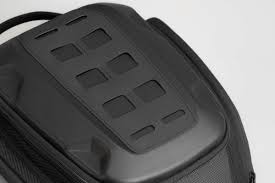 Frasers group (précédemment sports direct international) est la première entreprise anglaise de distribution d'articles de sport, notamment présente dans le tennis, la boxe. Pro Sport Tank Bag 12 L 17 L