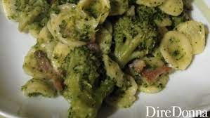 È la pasta con broccoli e salsiccia. Pasta Broccoli E Speck Ricetta Golosa Diredonna