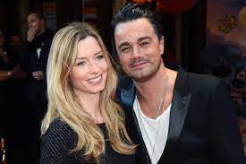 She was an actress in a famous dutch soap series. Zo Veel Liefde Lucy Woesthoff Schrijft Emotionele Ode Aan Haar Dinand