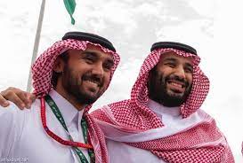 شخص يتوفى والده منذ صغره، ويتحمل مسئولية أشقائه، وهو من محافظات صعيد مصر، ويضطر لترك بلده والتنقل إلى القاهرة، ويعمل في تصدير واستيراد بعض الأشياء من غزة لمصر والعكس، ويعجب بنت فرنسية. Ø¹Ø¨Ø¯ Ø§Ù„Ø¹Ø²ÙŠØ² Ø¨Ù† ØªØ±ÙƒÙŠ Ø§Ù„ÙÙŠØµÙ„ ÙŠÙ‡Ù†Ø¦ Ø§Ù„Ù‚ÙŠØ§Ø¯Ø© Ø¹Ù„Ù‰ Ù†Ø¬Ø§Ø­ ÙÙˆØ±Ù…ÙŠÙ„Ø§ Ø¥ÙŠ ØµØ­ÙŠÙØ© Ø§Ù„Ø±ÙŠØ§Ø¶ÙŠØ©