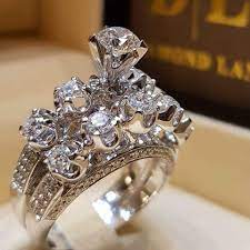 Pin By Nun Lany On Jewelry S Diamonds Bridal Engagement Rings Round Diamond Engagement Rings Wedding Rings Engagement