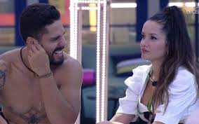 Me arrependi muito de ter ficado com a karol e de não ter falado com a carlinha. Bbb21 Juliette Queues Up On A Plane With Arcrebiano And Calls Fiuk Ex Entertainment Prime Time Zone