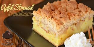 Fertigstellung apfel streusel kuchen die geschnittenen äpfel auf den vorbereiteten kuchenboden geben und gleichmässig verteilen. Apfel Streusel Kuchen Oder Warum Frauenrunden Fur Manner Unverzichtbar Sind Mann Backt