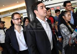 So the cops raided najib's properties and carted away: Rosmah Dua Anak Beri Keterangan Berkaitan 1mdb