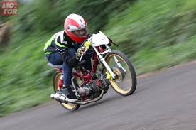 Motor drag yamaha fiz r satu ini pakai teknologi injeksi) tengok bareng yuk spek korekannya! Simak Modif Komponen Ini Yamaha Vega Dijamin Bisa Asapi Lawan Saat Balapan Motorplus Online Com