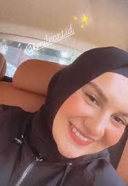 Lesti kejora pakai behel is a full hd video. Hilangkan Gigi Gingsul Intip 4 Gaya Baru Irish Bella Yang Makin Manis