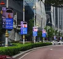 Light Pole LED Display | Street Pole LED Video Wall - HSCLED