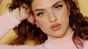 Mae Muller: How do you become a breakout music star in lockdown?