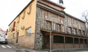 Temelia muzeului a fost pusa in 1849, prin infiintarea societatii ardelene de stiinte naturale (siebenbürgischer verein für naturwiessenschaften), din care au facut parte personalitati marcante ale vietii stiintifice si culturale interne si internationale. Muzeul De Istorie Naturala