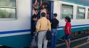 È posta lungo la linea ferroviaria che da roma giunge fino a pescara. Roma Guasto Elettrico Alla Linea Treni Fermi Tra Bagni Di Tivoli E Lunghezza