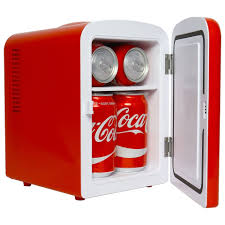 Mini lodówka Coca Cola (klasyczna) o pojemności 4 l / na 6 puszek;  przenośna lodówka / mini chłodziarka do żywności, napojów, pielęgnacji  skóry. Do użytku w domu, biurze, akademiku, samochodzie, łodzi; wtyczki AC  i DC w zestawie, czerwona : Amazon ...