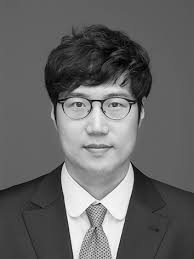 Cache-Aware Real-Time Virtualization for Clustered Multi-Core Platforms