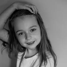 One thing about me, I'm always ready for a hair moment. 💁‍♀️📸✨ #moodymini  #kidsphotographer #childrensphotography #portraitphotographer  #confidenceboost #kidsconfidence #familyphotoshootideas #familyphotoshoots  #studiophotography ...