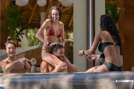 Brian braddock é um herói que defende a inglaterra, porque como havia o exemplo do capitão américa (queriam que existisse um herói que identificasse o país). Critica Brincando Com Fogo Netflix Lanca O Melhor Reality Show Para Os Orfaos Do Bbb Cinepop
