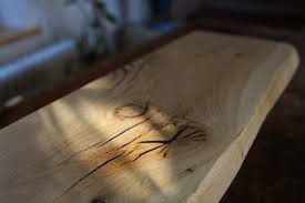 Knäste, holzwürmer oder die verwitterung können, wenn es sich um holz im außenbereich handelt, dafür verantwortlich sein. Epoxiharz Holzfensterbanke Aus Massiver Eiche Mit Epoxi Fullung