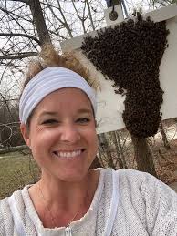 A young queen with her attendants assumes her new duties.