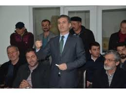 Sabah saatlerinde belediye binası önüne gelen yomra belediye başkanı bıyık'a makam aracından indikten sonra, 5 metre mesafeden şüpheli bir kişi tarafından silahla ateş edildi. Iyi Parti Yomra Belediye Baskan Adayi Biyik Milletin Gozunun Icine Baka Baka Yalan Konusuyorlar