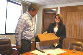 Regalo A Ministra Mercedes Araoz Estola De Vicuna Arequipa Peru Talk Show