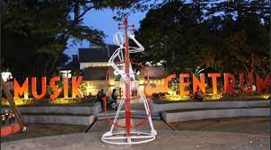 Taman yang terletak di jalan belitung tersebut disulap menj Taman Musik Centrum Enter Taman