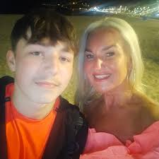 Hi I'm looking for a mobile car valet Denton area... Sorted now thank you