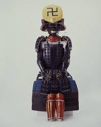 10 鉄黒漆塗紺糸威異製最上胴具足 上杉景勝所用 新潟県立歴史博物館w600 のコピー japaaan 上杉 歴史博物館 鎧兜