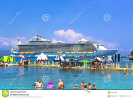 Trivago.com has been visited by 100k+ users in the past month Labadee Haiti 1 De Mayo De 2018 Gente Que Disfruta De Dia En La Playa En Haiti Foto Editorial Imagen De Nave Pasajero 117469411