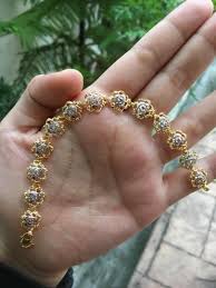 Jika anda tertarik silahkan simak info model gelang emas rantai berikut ini. Gelang Emas 916 Rose Design Women S Fashion Jewellery On Carousell