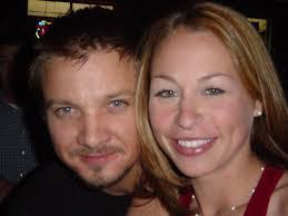 Lyn Saunders's Instagram, Twitter & Facebook