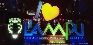 Perdana menteri, datuk seri najib razak bersama isteri, datin seri rosmah mansor, timbalan perdana menteri, datuk seri dr ahmad zahid hamidi, presiden mca, datuk seri liow tiong lai dan barisan pimpinan kanan mca menggaul hidangan yee sang ketika hadir pada sambutan rumah. Sambut Tahun Baharu 2018 Di 10 Lokasi Terpilih Semasa Mstar
