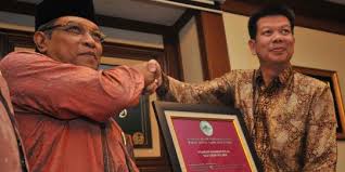 Web site berita islam indonesia, berita jihad dan berita dunia islam. Foto Pbnu Sahkan Sertifikat Halal Restoran Solaria Merdeka Com