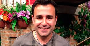 Desde Luis Miguel hasta Luis Jara: Estas son las imitaciones en inglés de  Kurt Carrera