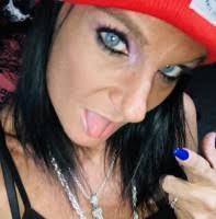 Jackie Whelan's Instagram, Twitter & Facebook