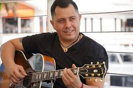 Astor Torres - Aqui les dejo el enlace para #itunes de mi nuevo disco #corriendotrasella Corriendo Tras Ella by Astor Torres https://itunes.apple.com/us/album/corriendo-tras-ella/1450183893 #singersongwriter #latinmusic #guitar #live #cantante ...