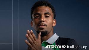 Tom Siebold's Instagram, Twitter & Facebook