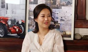 — he has an older sister (two years older) — education: Jang Yoon Jung Son Yeon Woo Shocked By Fashion I M Worried About A Hole In My Mom S Clothes Newsdir3