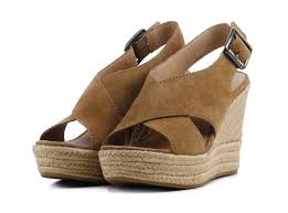 Jouw favoriet kan heel snel de jouwe zijn. Ugg Dames Sandalen Cognac Harlow Van Den Assem