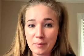 Jade Roper Tolbert Says Late Son Beau Showed Up in AI-Generated Family  Portrait