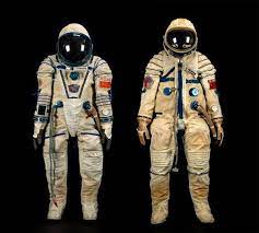 two second hand space suits up for sale at bonhams 宇宙服 服 太