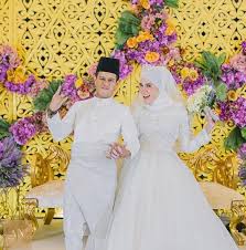 Setiap akan berhubungan suami istri, kita luput untuk berdoa. 24 Foto Selepas Setahun Berkahwin Izreen Azminda Dan Suami Adakan Majlis Persandingan