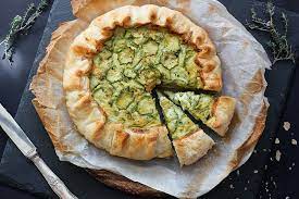 Facilissimo da preparare, ideale da servire come antipasto o secondo piatto. Torta Di Zucchine Con Pasta Sfoglia