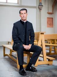 Erzbischof von köln steht wegen des umgangs mit einem gutachten in der kritik. Bonner Stadtdechant Dr Wolfgang Picken Reagiert Auf Seine Kritiker Express De