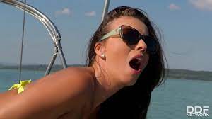Vicky Love-Love boat masturbation - XNXX.COM