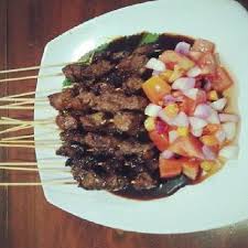 Kambing gantung jadi sate kambing tegal bumbu kecap | depok street food #bikinngiler. Resep Sate Sapi Empuk