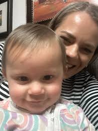 Wanneer Olivia baba-baba speel en die dummy is meer soothing as verwag 😅  20:00 in die bed, dis n rekord. Emma eet grond, sand en seep… alles in een  dag. #ekisbangvirmoresedoek 😅