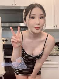 Yummykimmy - Free pics, galleries & more at Babepedia