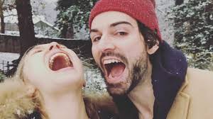 Both were in the country around the same time in february 2017, presumably in the town of. Liebesgluck Hat Sich Marvel Star Elizabeth Olsen Verlobt Promiflash De